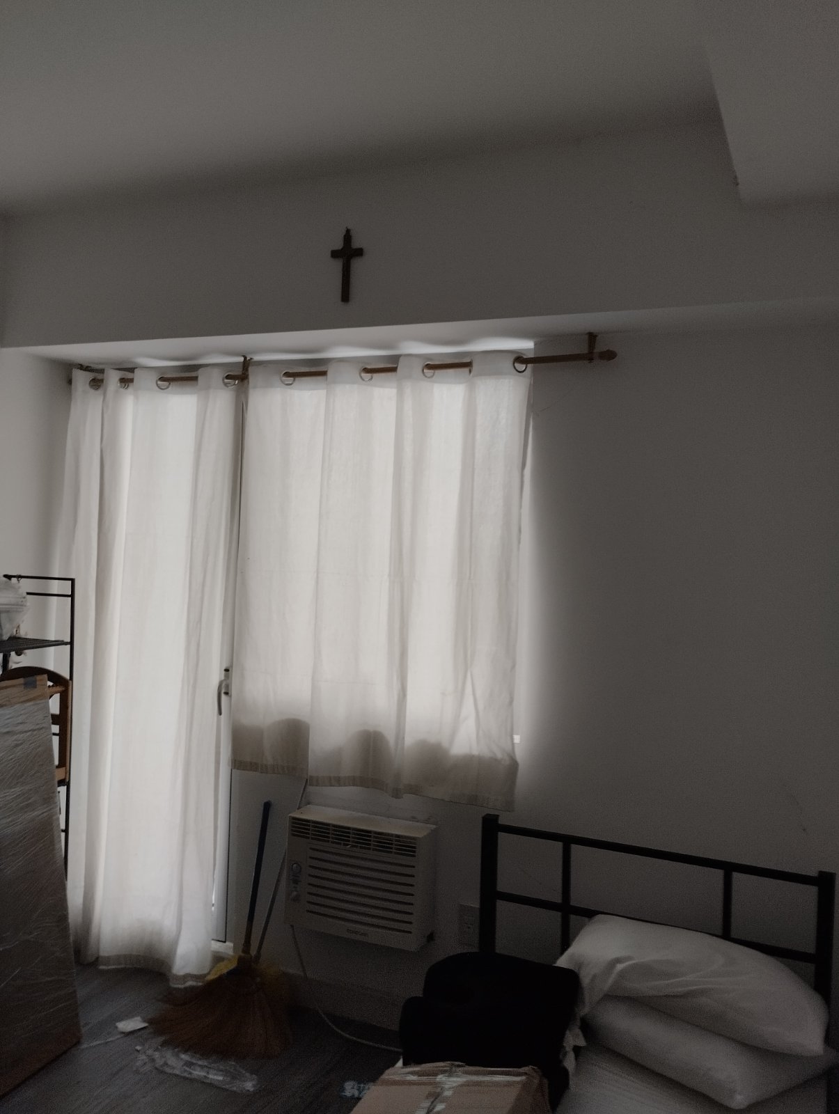 Fully Furnished Condo for Sale at The Residences at Commonwealth