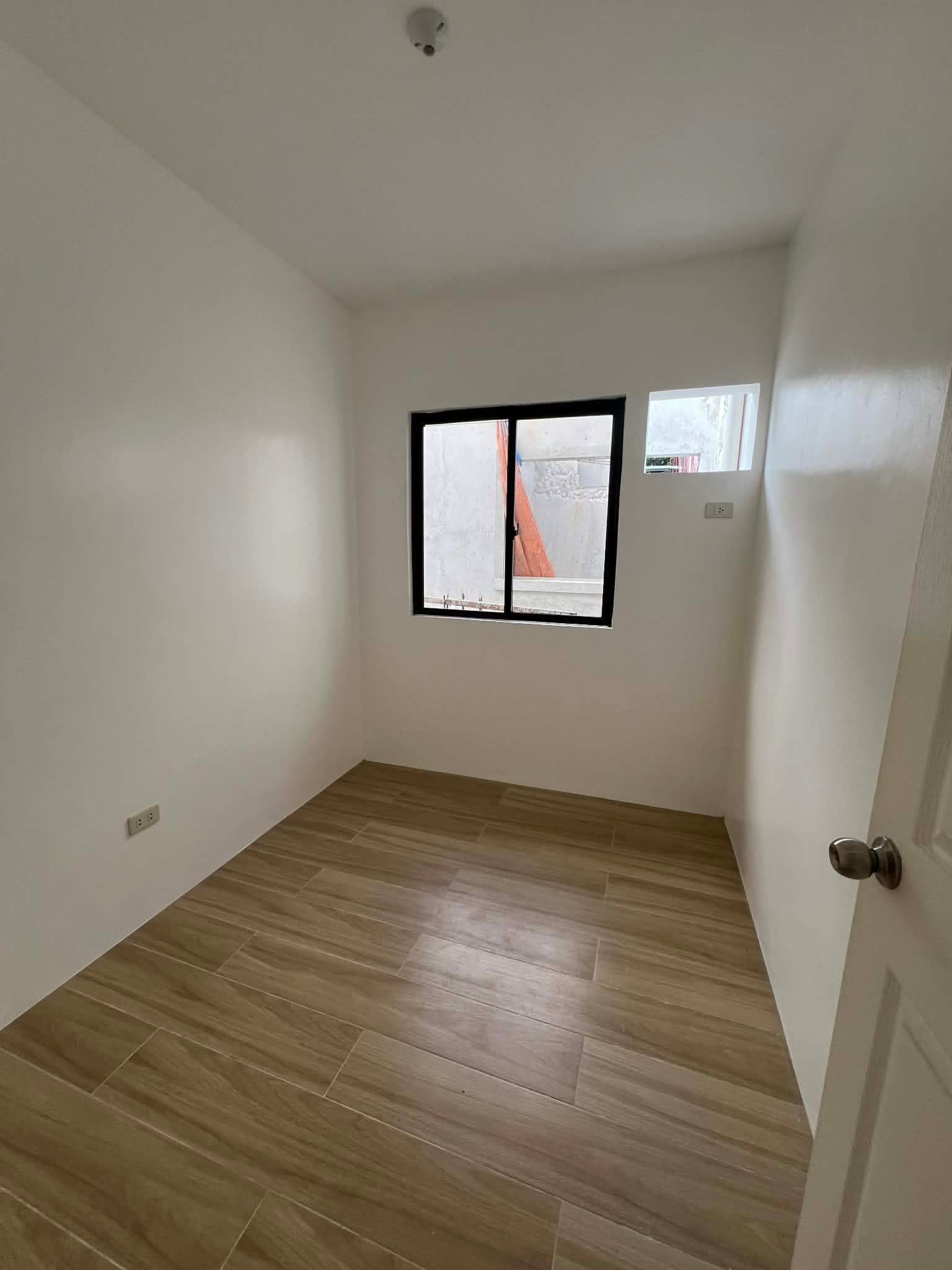 Modern 2-Storey Single-Attached RFO on Cypress St., West Fairview